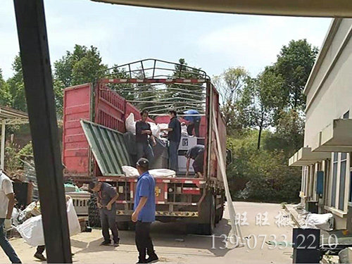 搬运设备11