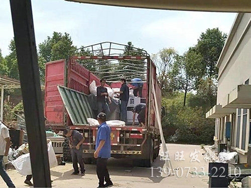搬运设备11