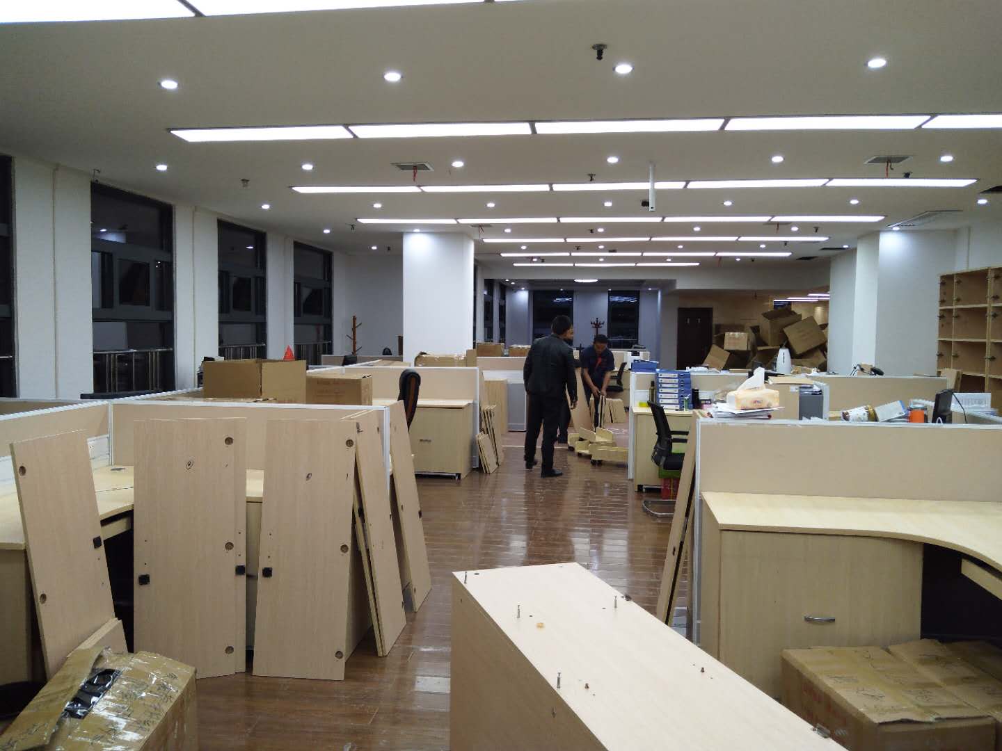 株洲高科集团总部搬家拆装家具现场